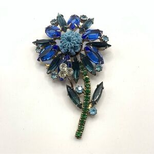 Vintage unsigned Rare Find Stunning Blue tone rhinestone Floral Brooch